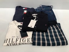 5 X TOMMY HILFIGER GARMENTS VARIOUS STYLES AND SIZES INCLUDING DRESS XS - LOCATION 29C.