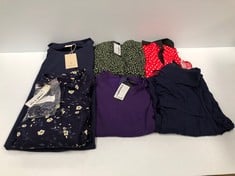 6 X DRESSES VARIOUS BRANDS AND SIZES INCLUDING G-STAR RAW SIZE L - LOCATION 46C.