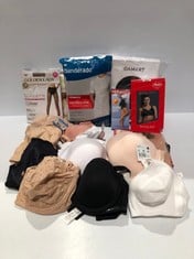 17 X VARIETY OF UNDERWEAR VARIOUS BRANDS AND SIZES INCLUDING GOLDEN LADY STOCKINGS - LOCATION 30C.