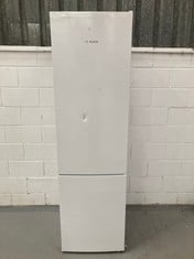 BOSCH - NOFROST COMBI FRIDGE FREEZER, 60 CM, 4 SERIES, VITAFRESH, 368 LITRES, WHITE, KGN39VWEA P.V.P 563,82€ (DAMAGED).