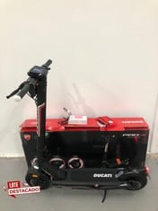 DUCATI PRO-III, 36V ELECTRIC SCOOTER, 13000 MAH, RANGE 50KM/H, 10" WHEELS, TUBELESS TYRES, SUSPENSIONS, FRONT AND REAR DISC BRAKE, APP, DGT CERTIFICATE P.V.P 843,58€.