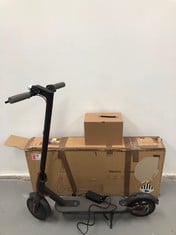 XIAOMI MI ELECTRIC SCOOTER WITH 30 KM RANGE, BLACK (DOES NOT TURN ON, COMES WITH TWO SPARE TYRES) P.V.P 328,46€.