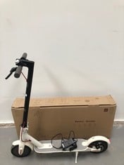 XIAOMI MI ELECTRIC SCOOTER WITH 30 KM RANGE, WHITE P.V.P. 408,40€.