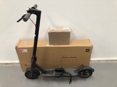 XIAOMI MI ELECTRIC SCOOTER WITH A RANGE OF 30 KM, BLACK (DOES NOT TURN ON, COMES WITH TWO SPARE TYRES) P.V.P 328€.