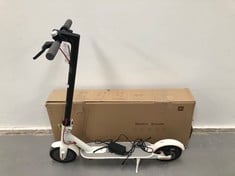 XIAOMI MI ELECTRIC SCOOTER WITH 30 KM RANGE, WHITE (DOES NOT TURN ON, COMES WITH TWO SPARE TYRES) P.V.P 408,40€.