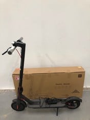 XIAOMI MI ELECTRIC SCOOTER WITH 30 KM RANGE, BLACK (DOES NOT TURN ON, COMES WITH TWO SPARE TYRES) P.V.P 328,46€.