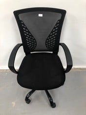 SONGMICS, SWIVEL CHAIR, HEIGHT ADJUSTABLE, TILT FUNCTION, BACKREST AND SEAT MADE OF BREATHABLE MESH, FOR OFFICE STUDIO, MAX. LOAD 120 KG, BLACK OBN22B 58 X 60,5 X (96-104) CM .