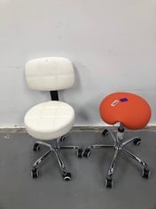 2 X ASSORTED ITEMS INCLUDING KKTONER STOOL WITH CASTORS WORK STOOL WITH ADJUSTABLE BACKREST HEIGHT 50-64CM MADE OF WHITE PU LEATHER (LOOSE BACKREST).