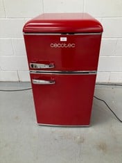 CECOTEC SMALL FRIDGE - TABLETOP RETRO FRIDGE 90L BOLERO COOLMARKET TT ORIGIN 90 RED. MINI FRIDGE WITH ICEBOX, CHROME HANDLE, BOTTLE OPENER, VINTAGE STYLE IN RED (P.V.P 189€) (DIRTY AND DAMAGED).