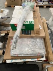 PALLET WITH ASSORTED ITEMS INCLUDING TELESCOPIC CLEANING BRUSH.