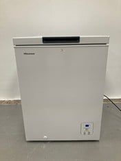 HISENSE FT184D4AWYE - CHEST FREEZER HORIZONTAL, BASKET WITH HANDLE, ELECTRONIC TEMPERATURE CONTROL, WITH 142 L NET CAPACITY, SILENT 40 DBA, COLOUR WHITE P.V.P 199€ (DAMAGED AND DIRTY).