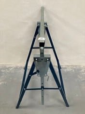 INDUSTRIAL A-FRAME STAND