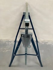 INDUSTRIAL A-FRAME STAND