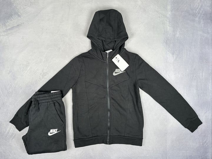 Nike Sweatshirt & Bottoms With Tags - Size M (VAT ONLY PAYABLE ON BUYERS PREMIUM) (BAAP210)