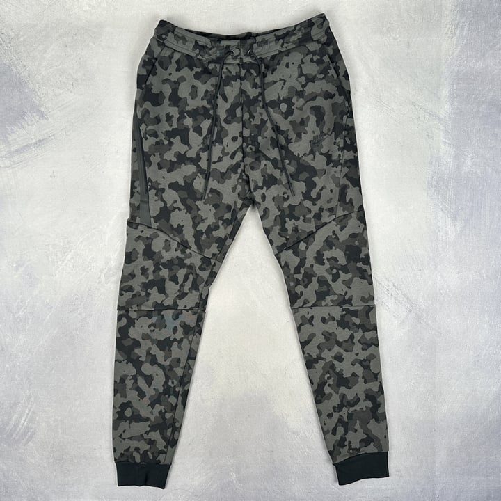 Nike Zip Camo Bottoms - Size M (VAT ONLY PAYABLE ON BUYERS PREMIUM) (BAAP153)