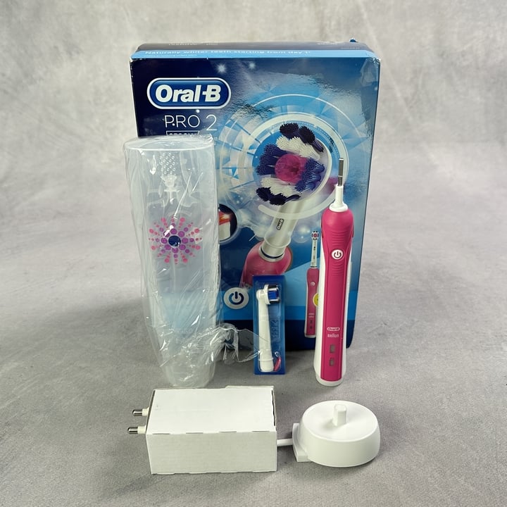 Oral-B Pro 2, 2500w Rechargeable Toothbrush (VAT ONLY PAYABLE ON BUYERS PREMIUM) (MPSE53880047)