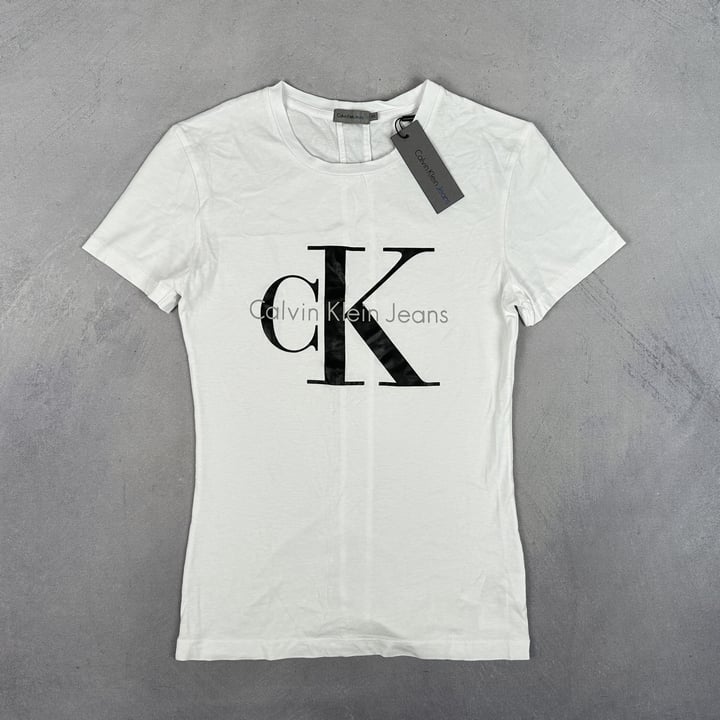 Calvin Klein Jeans T-Shirt With Tags - Size XS (VAT ONLY PAYABLE ON BUYERS PREMIUM) (BAAP202)