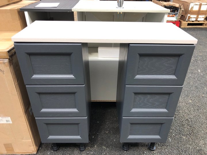 John Pye Auctions 2 X HERITAGE CAVERSHAM 3 DRAWER BASE UNITS IN