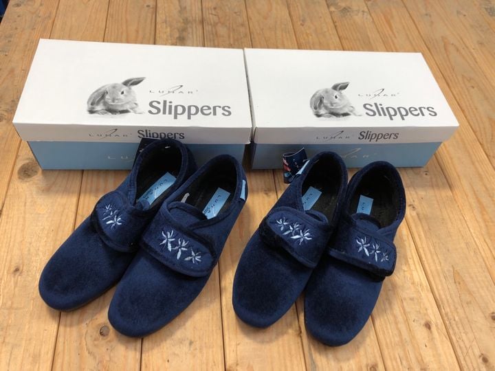 John Pye Auctions - 2 X LUNAR SLIPPERS PAULA II SHOES IN BLUE SIZE: 5:  LOCATION - E4