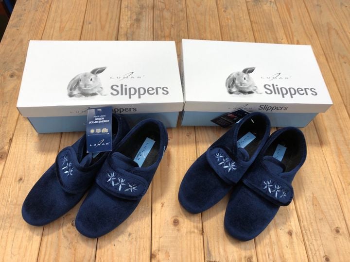 John Pye Auctions - 2 X LUNAR SLIPPERS PAULA II SHOES IN BLUE SIZE: 4:  LOCATION - E4