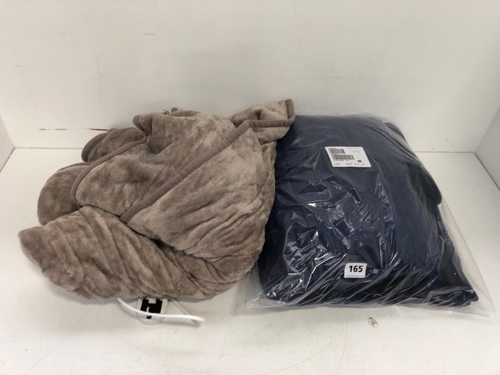 John Pye Auctions - COZEE HOME HEATED THROW IN BLUE TO INCLUDE COZEE HOME  HEATED THROW IN BEIGE: LOCATION - E6