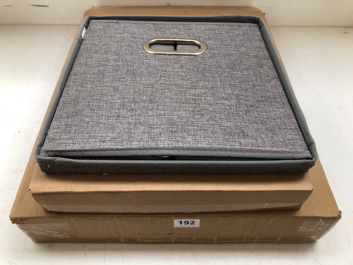 John Pye Auctions 2X ASSORTED ITEMS TO INCLUDE FOLDABLE BURLAP