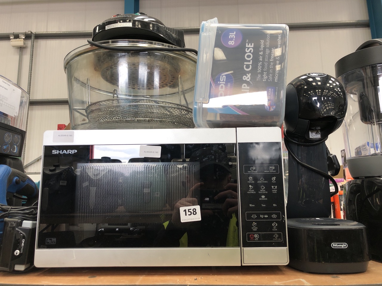 John Pye Auctions QTY OF KITCHEN ITEMS TO INCLUDE SHARP MICROWAVE