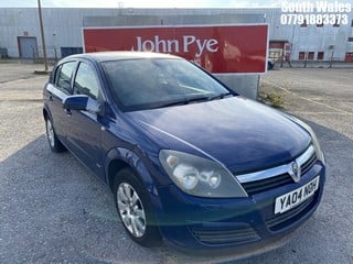 Location: South Wales - 2004 VAUXHALL ASTRA CLUB TWINPORT 5 Door Hatchback REG: YA04NOH, Keys: No, MOT Expiry date: 31/03/2025, 1598 Petrol, 5 Speed Manual Petrol, Former Keepers: 4