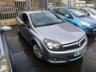 Location:  Hayes - 2008 VAUXHALL ASTRA TWIN TOP SPORT Convertible REG: BJ58DRV, Keys: No, MOT Expiry date: 07/11/2023, 1598 Petrol, 5 Speed Manual Petrol, Former Keepers: 8