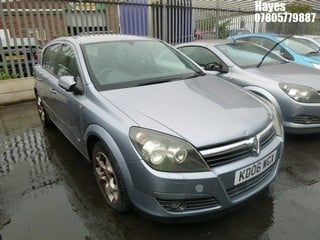 Location:  Hayes - 2006 VAUXHALL ASTRA SXI TWINPORT 5 Door Hatchback REG: KD06WGX, Keys: No, MOT Expiry date: 15/10/2024, 1598 Petrol, 5 Speed Manual Petrol, Former Keepers: 3