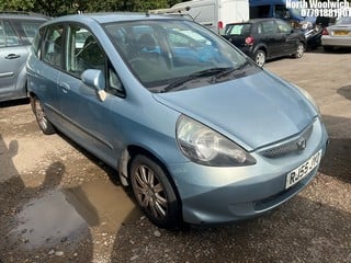 Location: North Woolwich - 2005 HONDA JAZZ SE 5 Door Hatchback REG: RJ55JYO, Keys: No, MOT Expiry date: 26/01/2025, 1339 Petrol, 5 Speed Manual Petrol, Former Keepers: 4