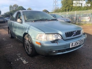 Location: Mitcham - 2004 VOLVO S40 SE 4 Door Saloon REG: RJ04DZB, Keys: No, MOT Expiry date: 27/03/2024, 1783 Petrol, 5 Speed Manual Petrol, Former Keepers: 3