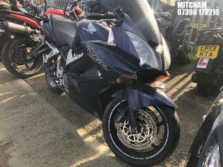 Location: Mitcham - 2002 HONDA VFR 800F-2 Motorcycle REG: WJ02WYP, Keys: No, MOT Expiry date: 30/11/2022, 781 Petrol, MANUAL, Former Keepers: 7