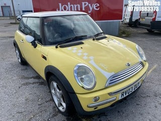 Location: South Wales - 2003 MINI MINI COOPER 3 Door Hatchback REG: RV03DUY, Keys: No, MOT Expiry date: 16/01/2024, 1598 Petrol, 5 Speed Manual Petrol, Former Keepers: 6