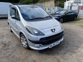 Location: Leeds - 2006 PEUGEOT 1007 SPORT SEMI-AUTO 3 Door Hatchback REG: ML06CFU, Keys: No, MOT Expiry date: 23-11-2024, 1587 Petrol, 5 Speed Semi Auto Petrol, Former Keepers: 7