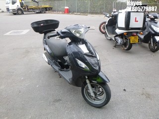 Location:  Hayes - 2015 PIAGGIO FLY 125 3V Scooter REG: LG15MTY, Keys: No, MOT Expiry date: 11/12/2023, 124 Petrol, AUTOMATIC, Former Keepers: 9