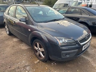 Location: North Woolwich - 2008 FORD FOCUS ZETEC CLIMATE 5 Door Hatchback REG: MV08ZWH, Keys: No, MOT Expiry date: 22/12/2024, 1596 Petrol, 5 Speed Manual Petrol, Former Keepers: 4