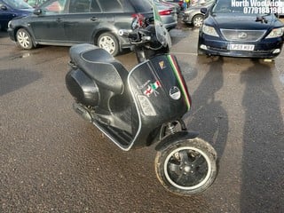 Location: North Woolwich - 2011 PIAGGIO VESPA GTS 125 Scooter REG: LC60WTV, Keys: No, MOT Expiry date: 01/05/2025, 124 Petrol, AUTOMATIC, Former Keepers: 6