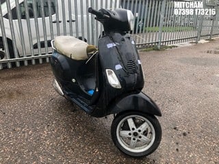 Location: Mitcham - 2005 PIAGGIO VESPA LX 125 Scooter REG: LJ05CZN, Keys: No, MOT Expiry date: 17/02/2022, 124 Petrol, AUTOMATIC, Former Keepers: 11