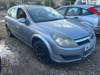 Location: North Woolwich - 2005 VAUXHALL ASTRA CLUB TWINPORT S-A 5 Door Hatchback REG: NL55HLH, Keys: No, MOT Expiry date: 26/03/2025, 1598 Petrol, 5 Speed Semi Auto Petrol, Former Keepers: 5