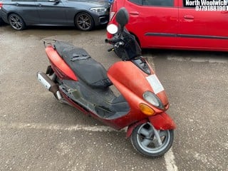 Location: North Woolwich - 2000 YAMAHA YP1 25R Motorcycle REG: W867WDF, Keys: No, MOT Expiry date: 17/02/2017, 124 Petrol, automatic, Former Keepers: 6