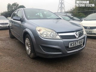 Location: Mitcham - 2008 VAUXHALL ASTRA LIFE A/C A 5 Door Hatchback REG: KS57KUU, Keys: No, MOT Expiry date: 06/08/2025, 1796 Petrol, 4 Speed Auto Petrol, Former Keepers: 11