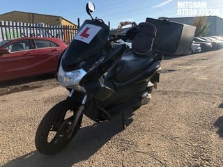 Location: Mitcham - 2011 HONDA WW 125 EX2-A Motorcycle REG: LB11RNZ, Keys: No, MOT Expiry date: 03/03/2023, 125 Petrol, AUTOMATIC, Former Keepers: 13