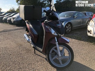 Location: Mitcham - 2010 HONDA SH 125 D-9 Motorcycle REG: LP59PYF, Keys: No, MOT Expiry date: 01/03/2024, 125 Petrol, AUTOMATIC, Former Keepers: 7