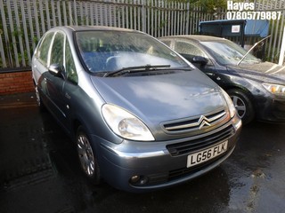 Location:  Hayes - 2006 CITROEN XSARA PICASSO DESIRE 16V Estate REG: LG56FLK, Keys: No, MOT Expiry date: 24/01/2025, 1587 Petrol, 5 Speed Manual Petrol, Former Keepers: 6