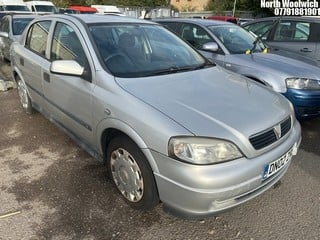 Location: North Woolwich - 2002 VAUXHALL ASTRA LS 16V 5 Door Hatchback REG: DN02ZRL, Keys: No, MOT Expiry date: 11/12/2024, 1389 Petrol, 5 Speed Manual Petrol, Former Keepers: 5