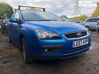 Location: Mitcham - 2007 FORD FOCUS ZETEC CLIMATE 5 Door Hatchback# REG: LG57AVP, Keys: No, MOT Expiry date: 22/09/2022, 1798 Petrol, 5 Speed Manual Petrol, Former Keepers: 3