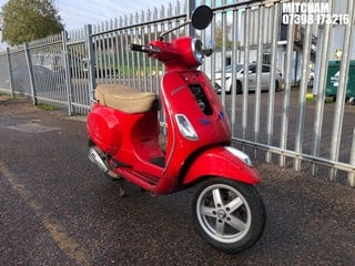 Location: Mitcham - 2013 PIAGGIO VESPA LX 125 3V Scooter REG: YD13NHB, Keys: No, MOT Expiry date: 12/07/2023, 124 Petrol, AUTOMATIC, Former Keepers: 2