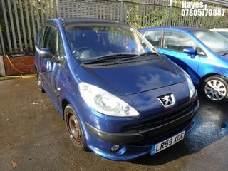 Location:  Hayes - 2005 PEUGEOT 1007 DOLCE 3 Door Hatchback REG: LR55XOC, Keys: No, MOT Expiry date: 01/01/2025, 1360 Petrol, 5 Speed Manual Petrol, Former Keepers: 7