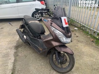 Location: Belvedere - 2017 HONDA WW 125 EX2-H Motorcycle REG: KE17CTU, Keys: No, MOT Expiry date: 01/03/2025, 125 Petrol, AUTOMATIC, Former Keepers: 13